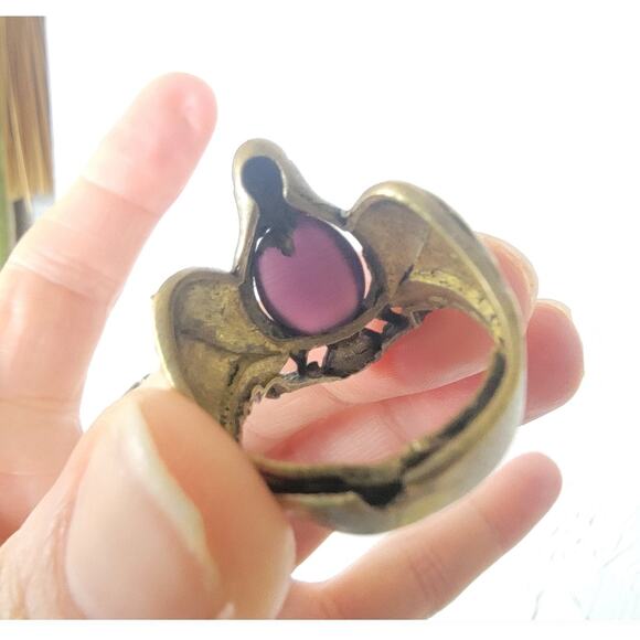 Ornate Eagle Ring w Purple Glass Stone - Picture 6 of 6